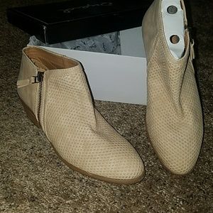 NWT Ankle booties